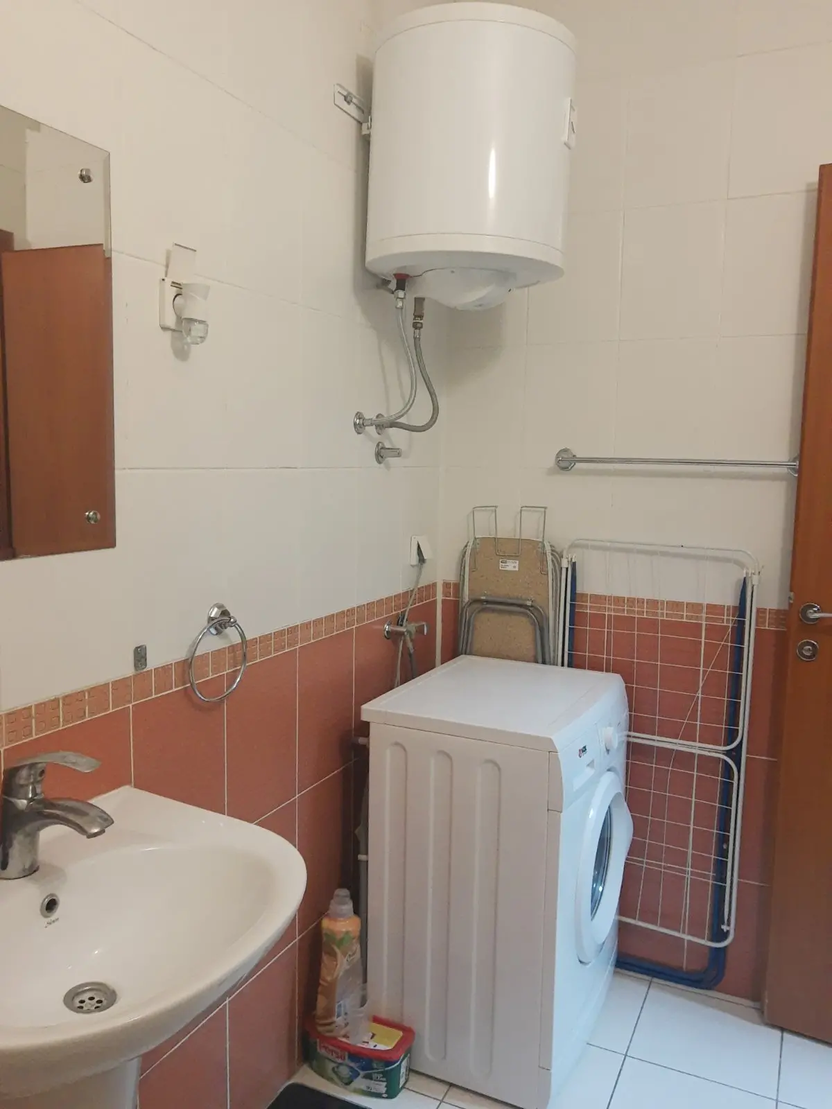 1702380870293 Tiha oaza u srcu Novog Sada: Renovirana garsonjera sa odvojenom kuhinjom u Centru