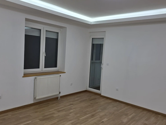 Odmah useljiv dvoiposoban stan na Grbavici