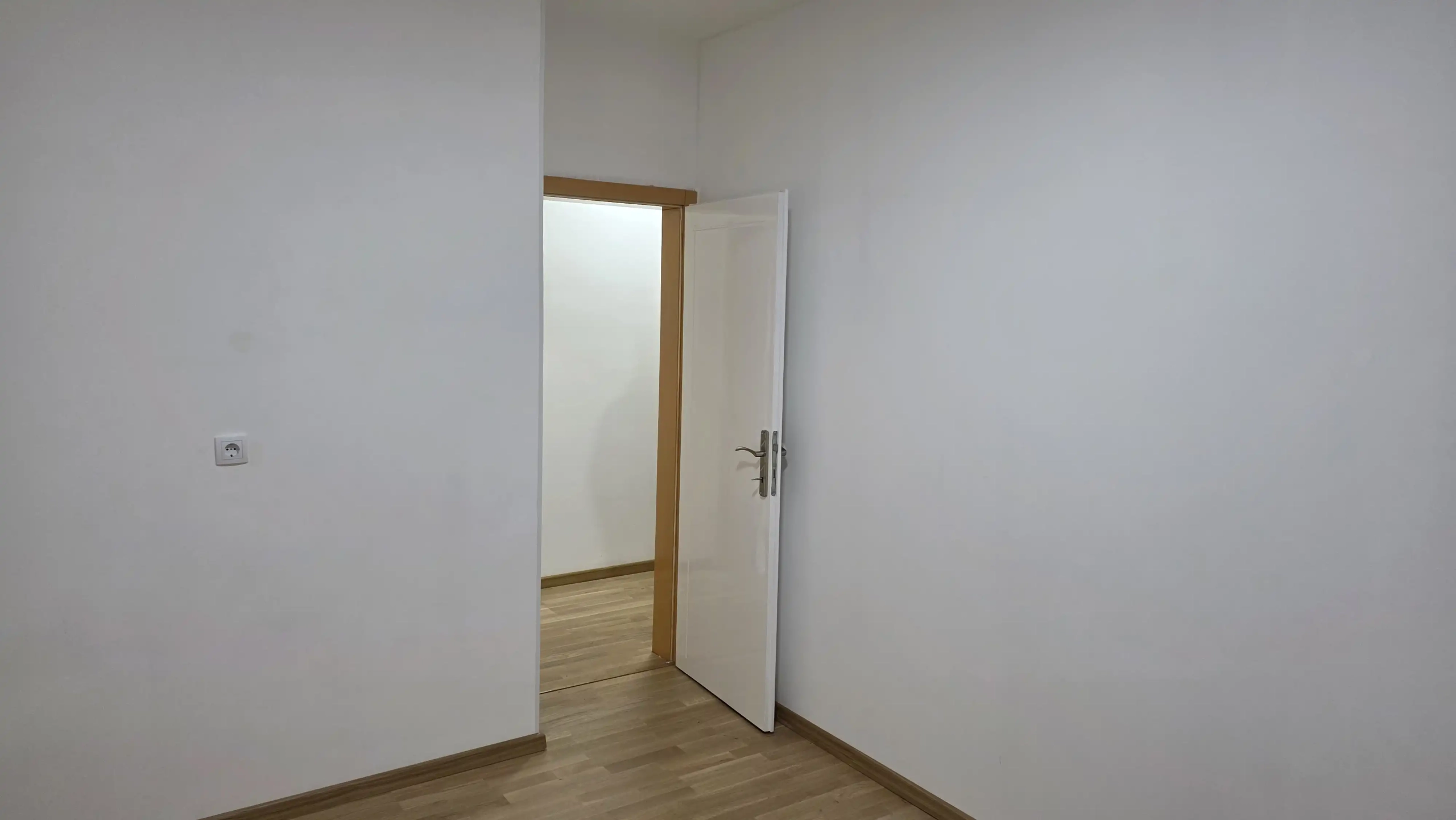 Odmah useljiv dvoiposoban stan na Grbavici