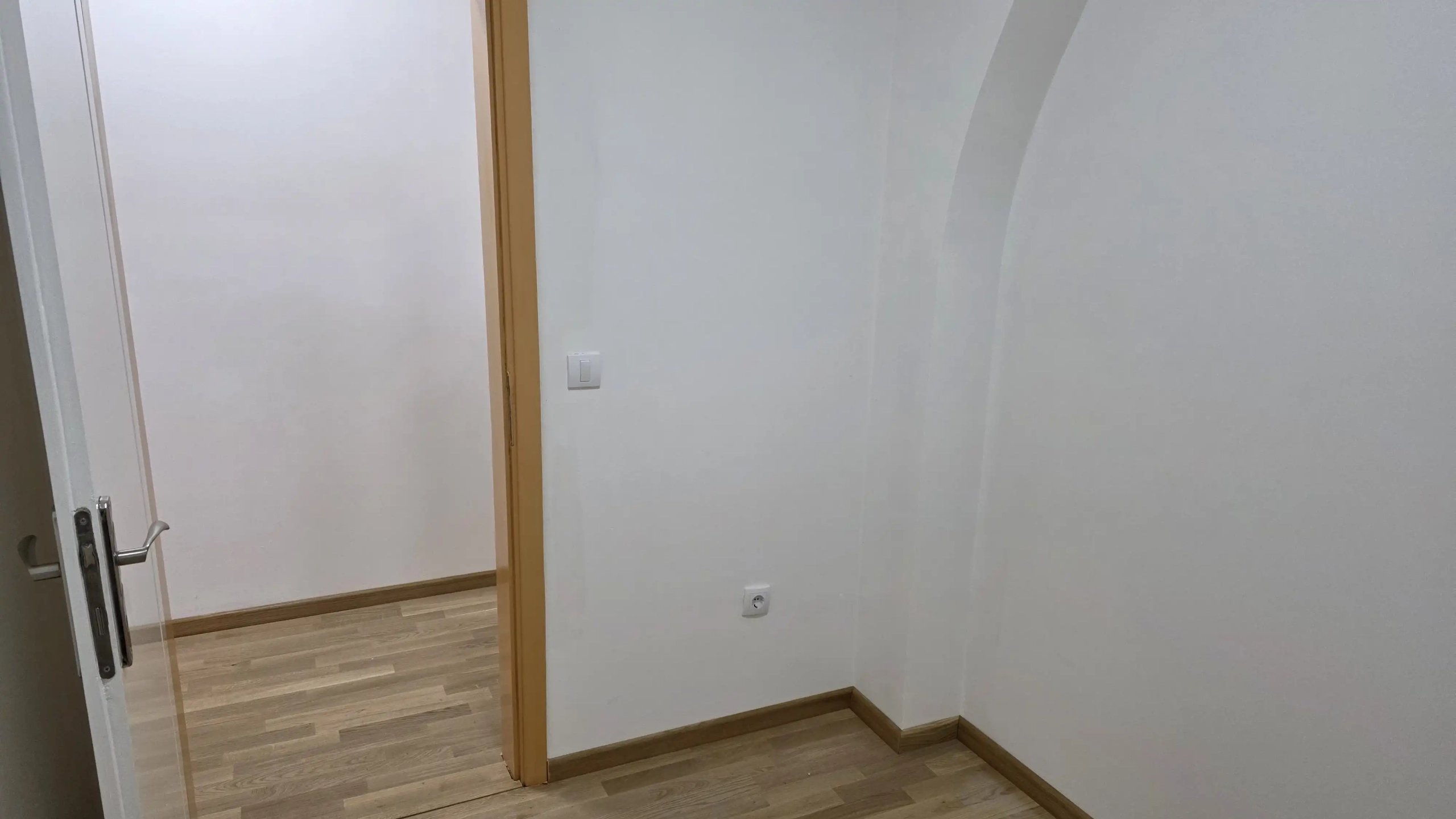 Odmah useljiv dvoiposoban stan na Grbavici