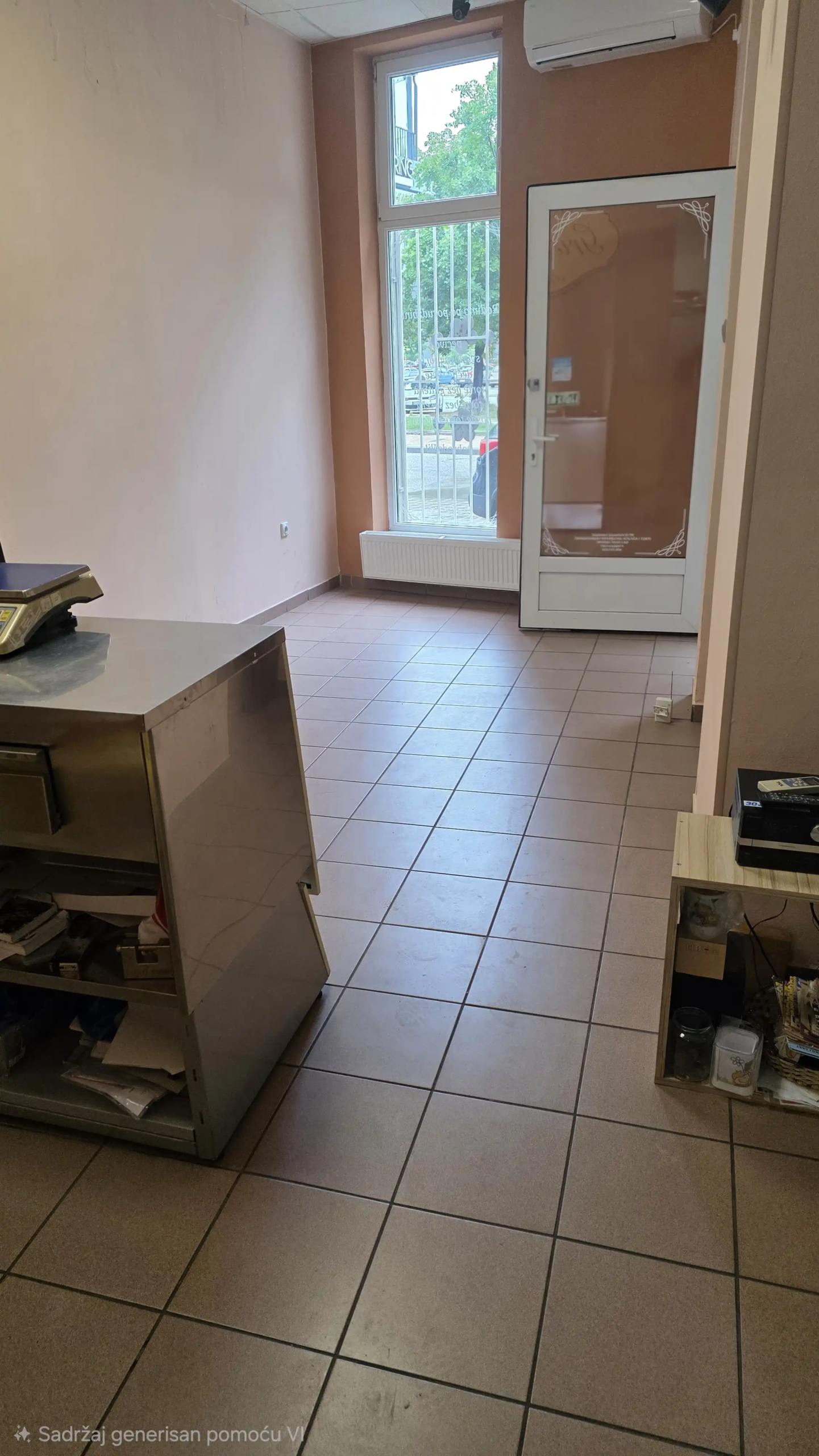 Ulicni lokal 88m2 Grbavica